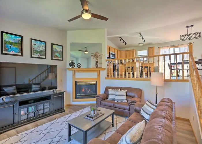 Red Lodge Townhome W/ Hot Tub & Mountain Views!