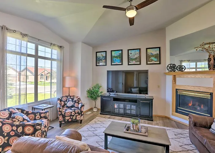 Red Lodge Townhome W/ Hot Tub & Mountain Views!