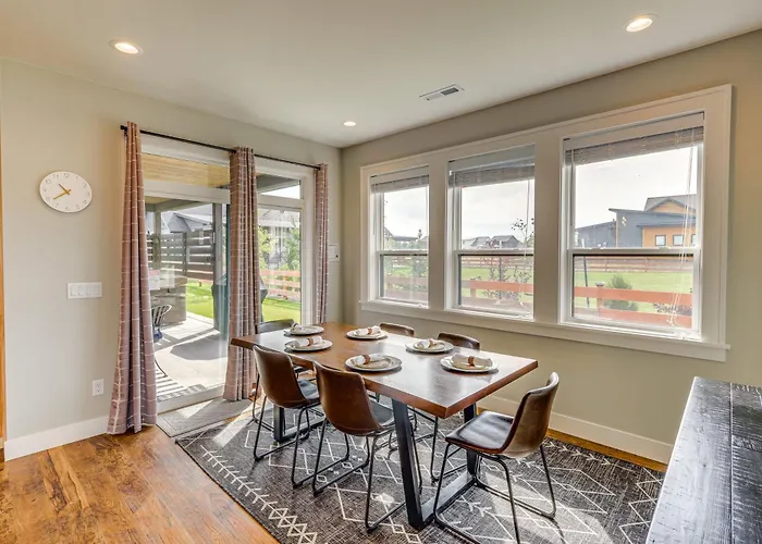 Stylish Montana Vacation Rental W/ Private Hot Tub