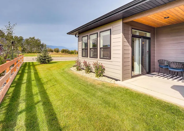 Stylish Montana Vacation Rental W/ Private Hot Tub